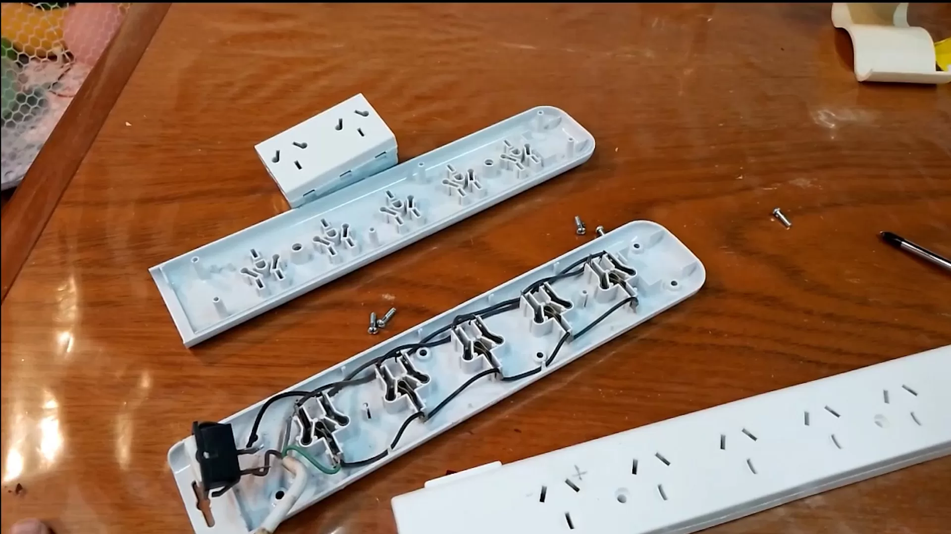Los peligros de utilizar una regleta o zapatilla eléctrica